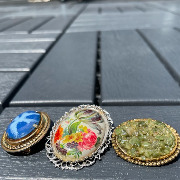 Lot of 3 vtg brooches - Picture 9 of 9